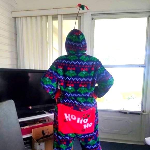 MISTLETOE ONESIE PAJAMAS - Picture 15 of 16